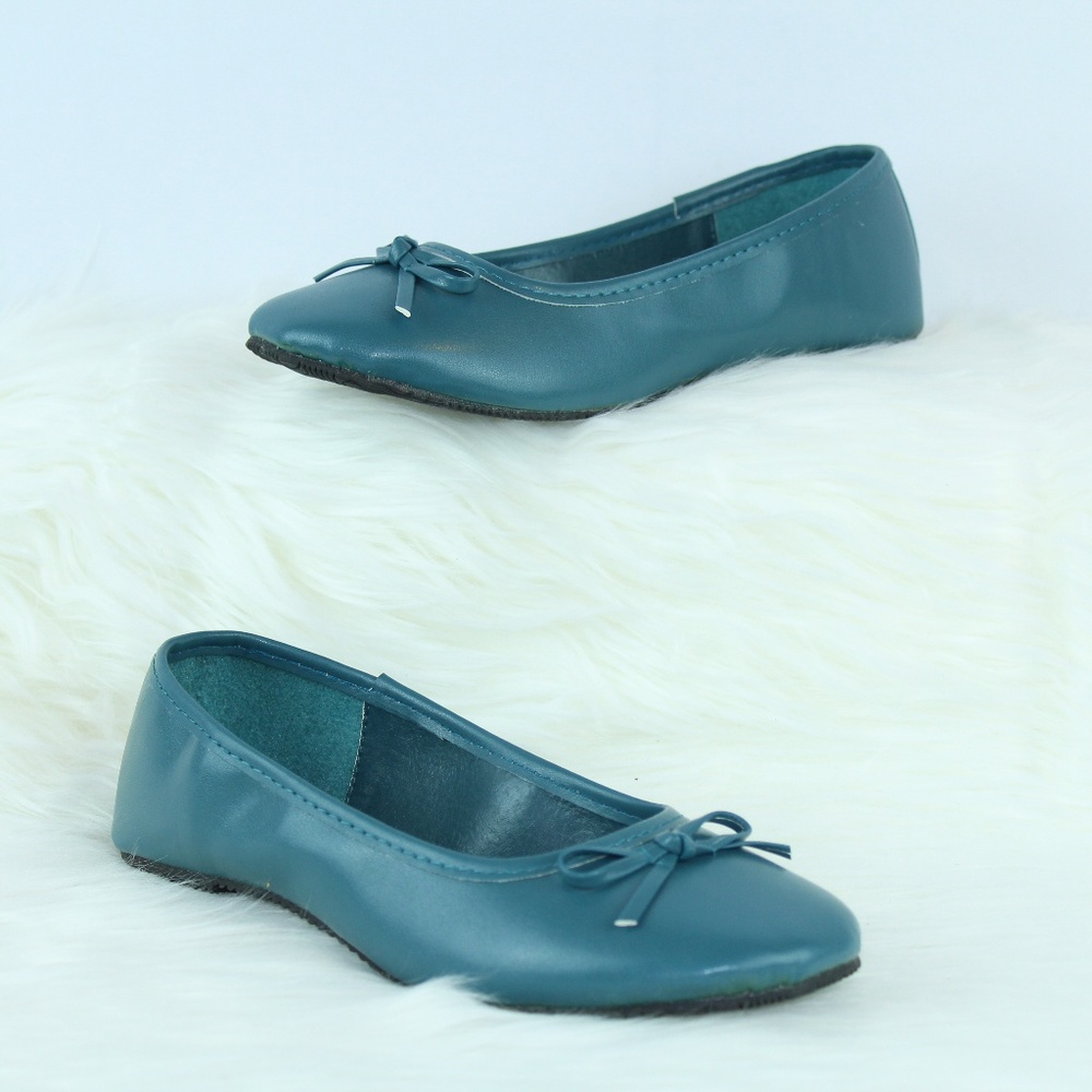 3/$25 Turquoise Slip on Flats with Bow Size 5